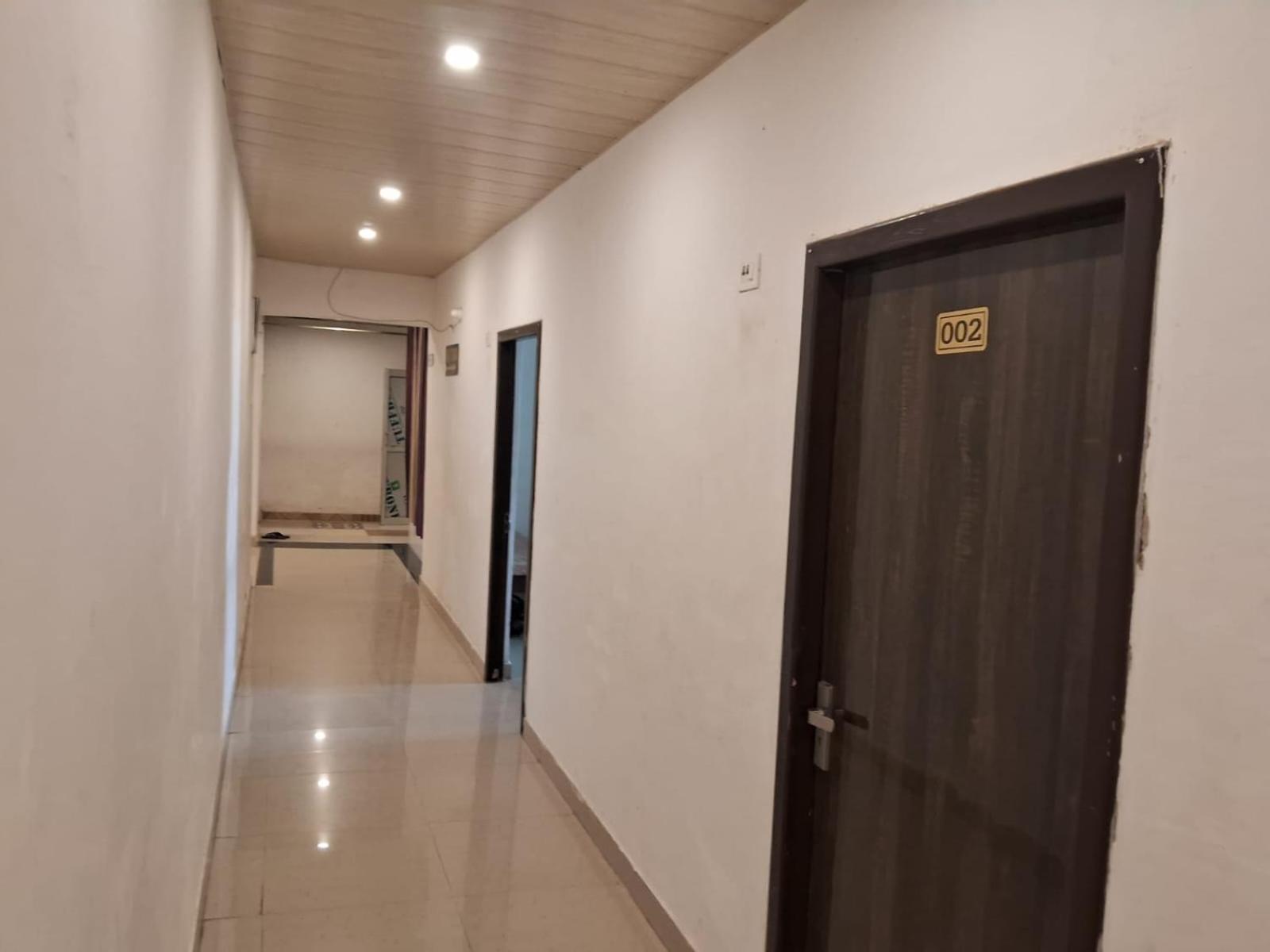 Rk Lawns Hotel Gonda Luaran gambar